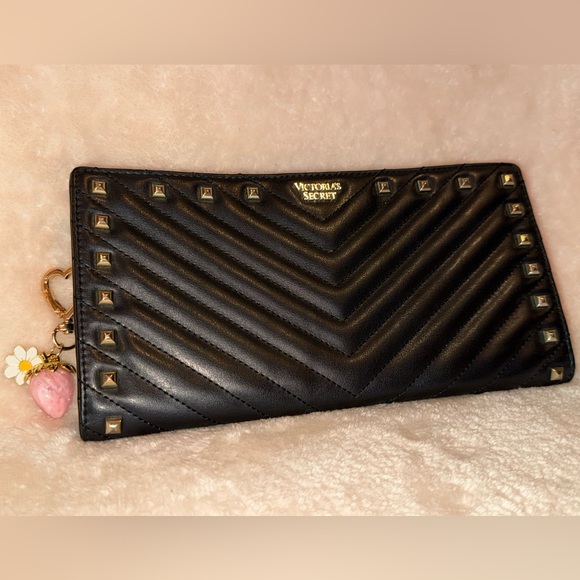 Victoria’s Secret Black Studded V-Quilt Women Wallet Magnetic Clasp Zipper Pouch - Picture 2 of 16